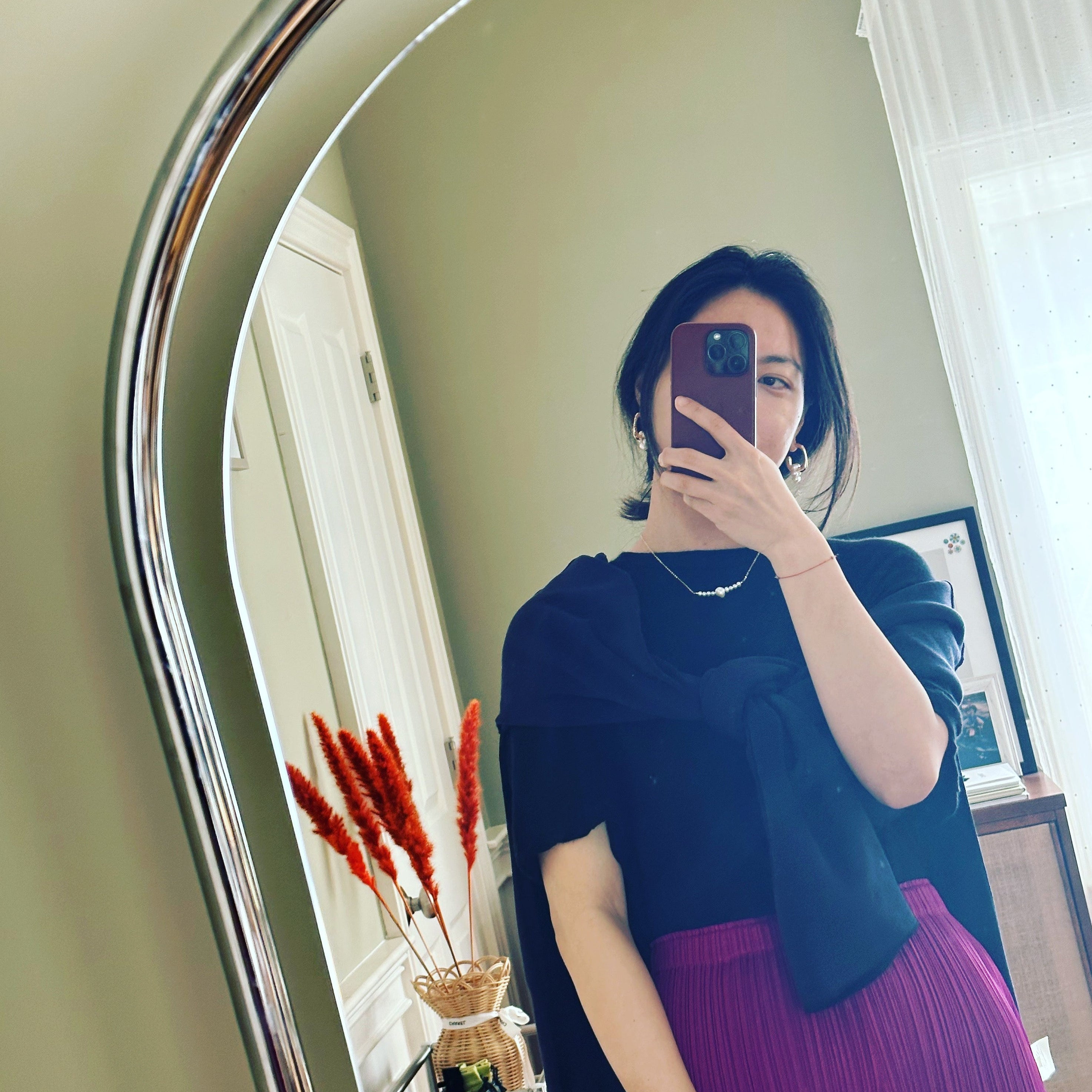 Hoop flower pearl earring.