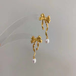 Freshwater pearl earrings with bow.