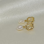 Gold-plated earrings with freshwater pearls and a vintage rose design.