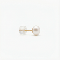A single pearl stud earring with a gold post and a clear plastic backing.
