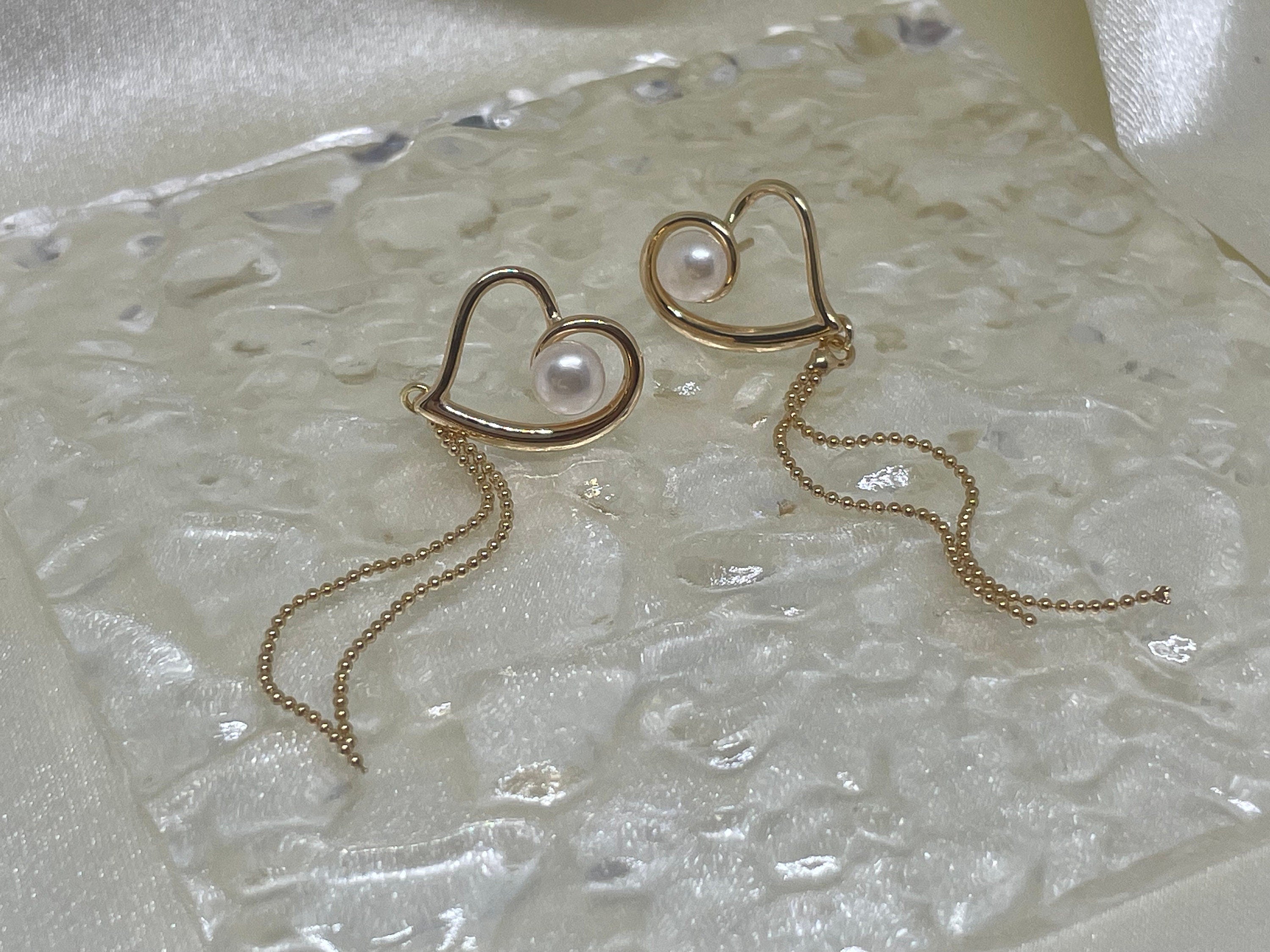 CAELLIA heart-shaped 18k gold plated dangle earrings featuring a central pearl and delicate chain.