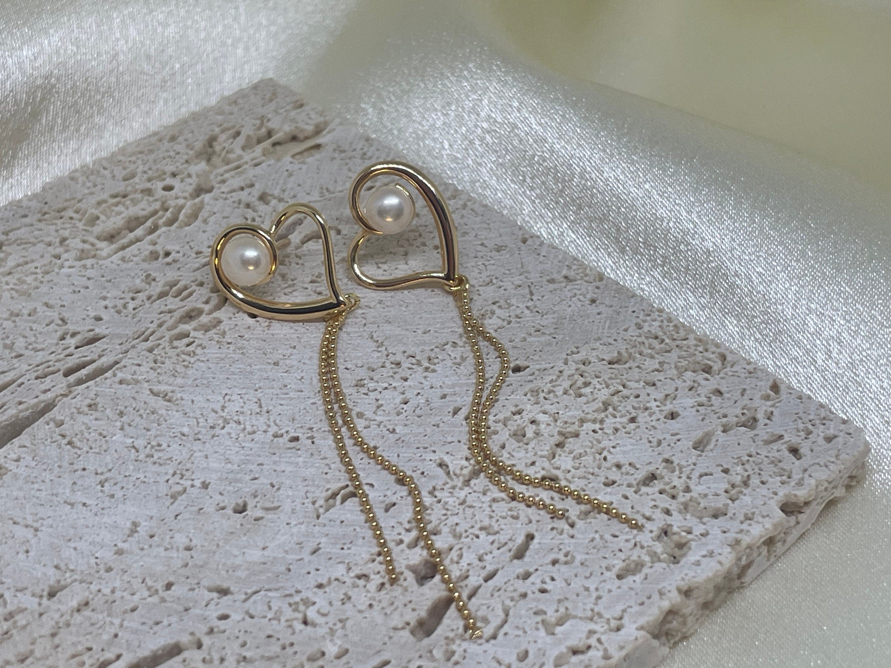 CAELLIA heart-shaped 18k gold plated dangle earrings featuring a single pearl.