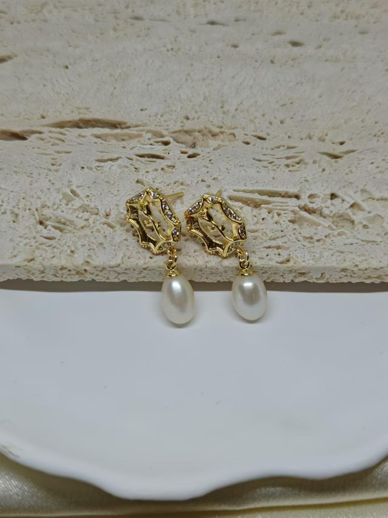CAELLIA gold plated earrings featuring a vintage rose design and a dangling freshwater pearl.
