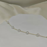 CAELLIA freshwater pearl bracelet featuring seven pearls on a delicate gold-plated silver chain.