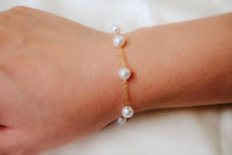 CAELLIA freshwater pearl bracelet featuring seven pearls on a gold-plated sterling silver chain.