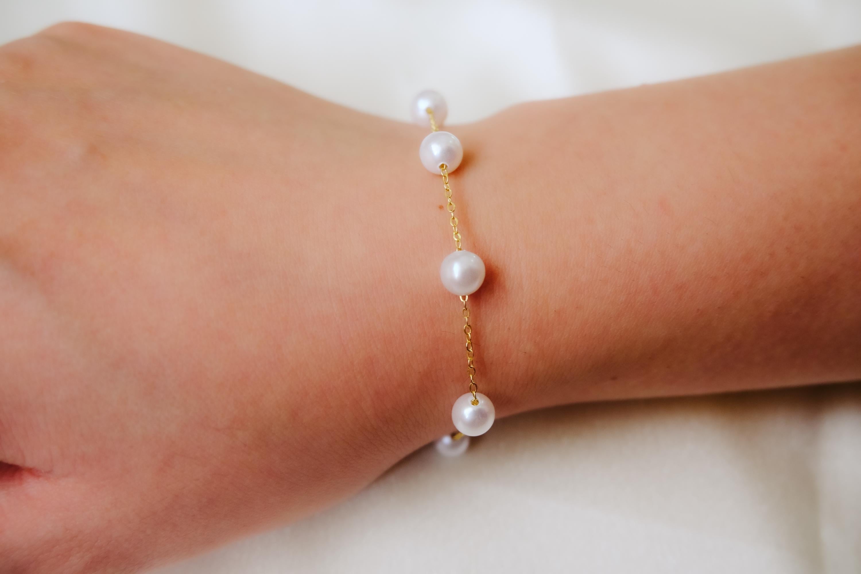 CAELLIA freshwater pearl bracelet featuring seven pearls on a gold-plated sterling silver chain.