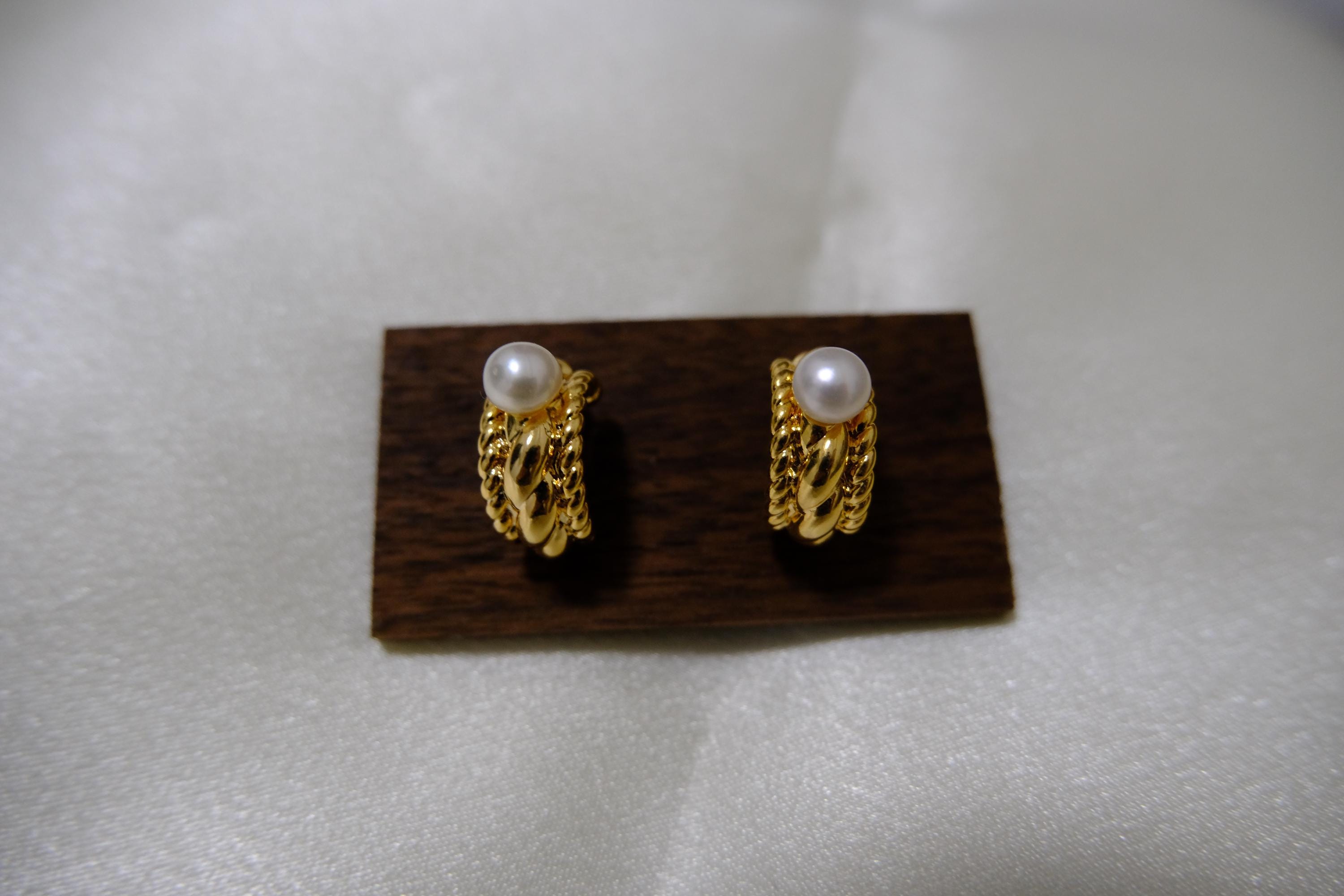 Caellia 14K gold huggie hoop earrings featuring a vintage braided design and freshwater pearls.