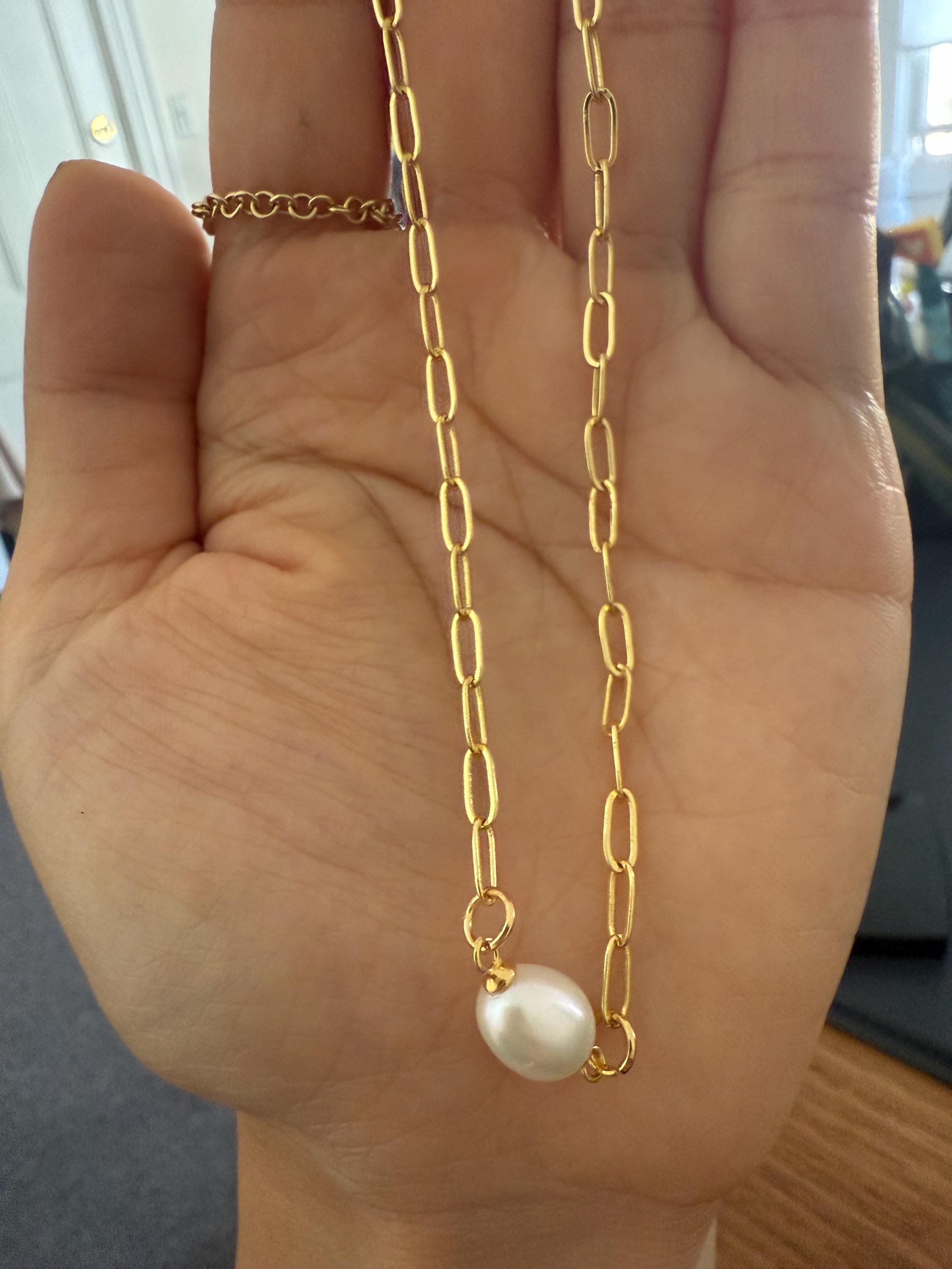 Caellia 18K gold paperclip chain necklace featuring a single baroque freshwater pearl.