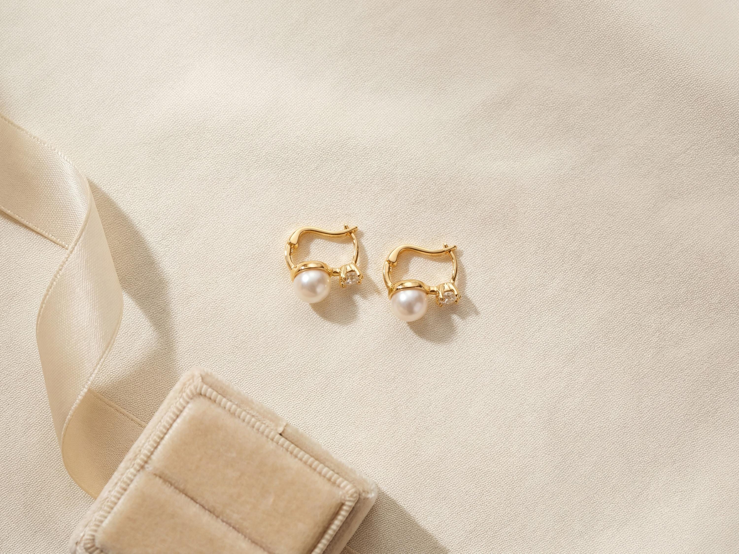 Pearl earrings listing image - Flat lay for listing gallery