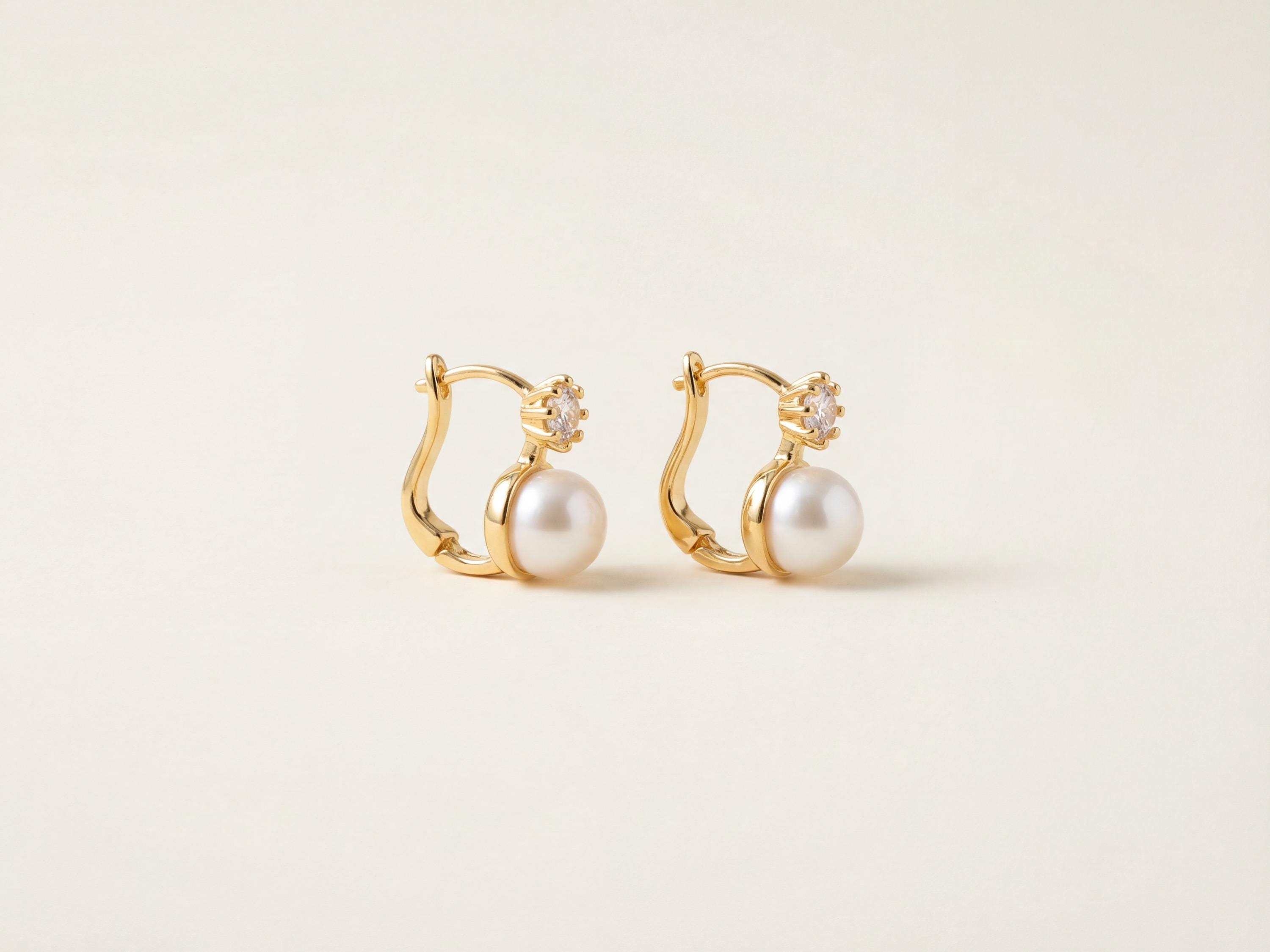 Pearl earrings listing image - Hero product shot