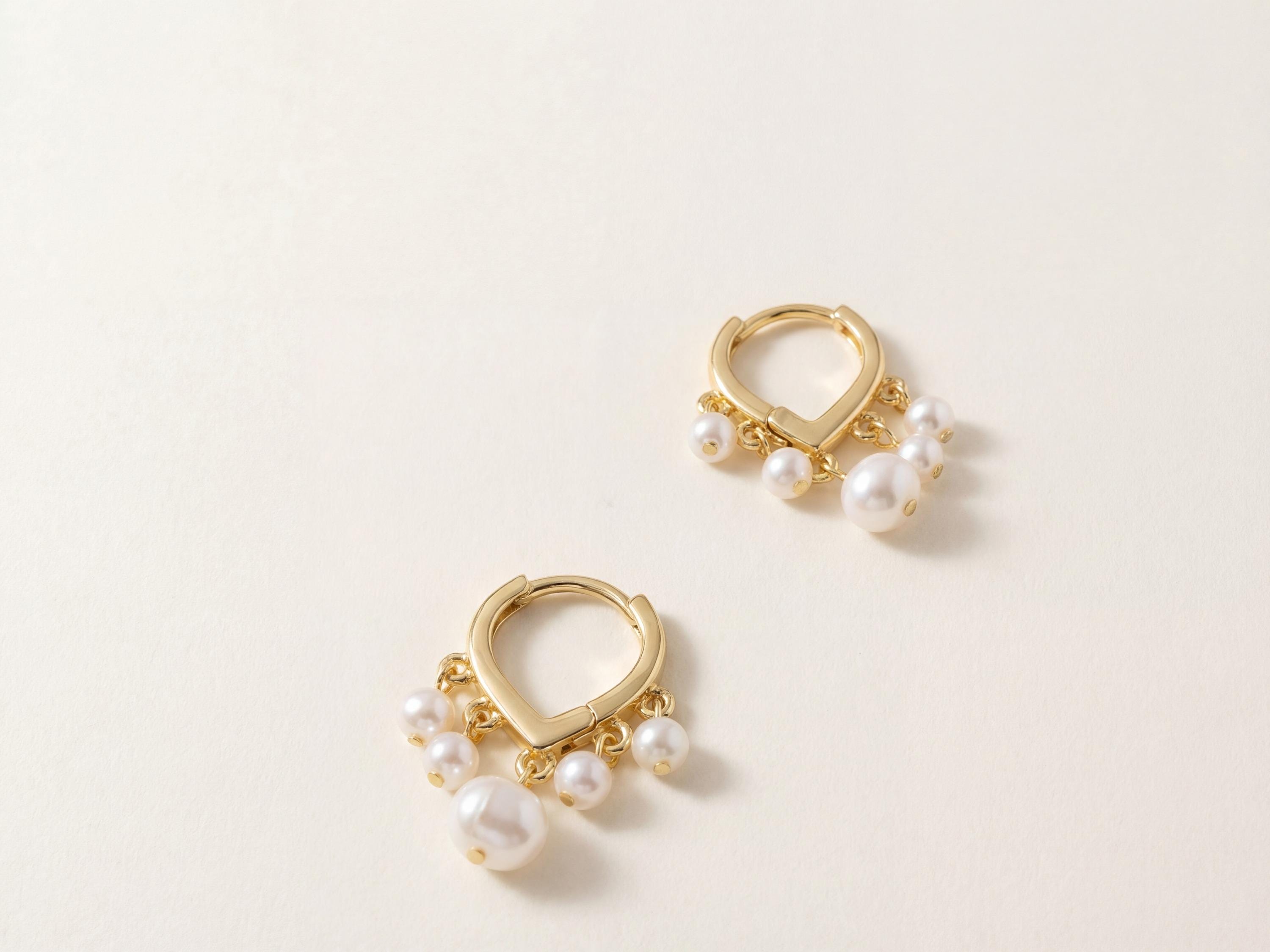 Pearl earrings listing image - Hero product shot