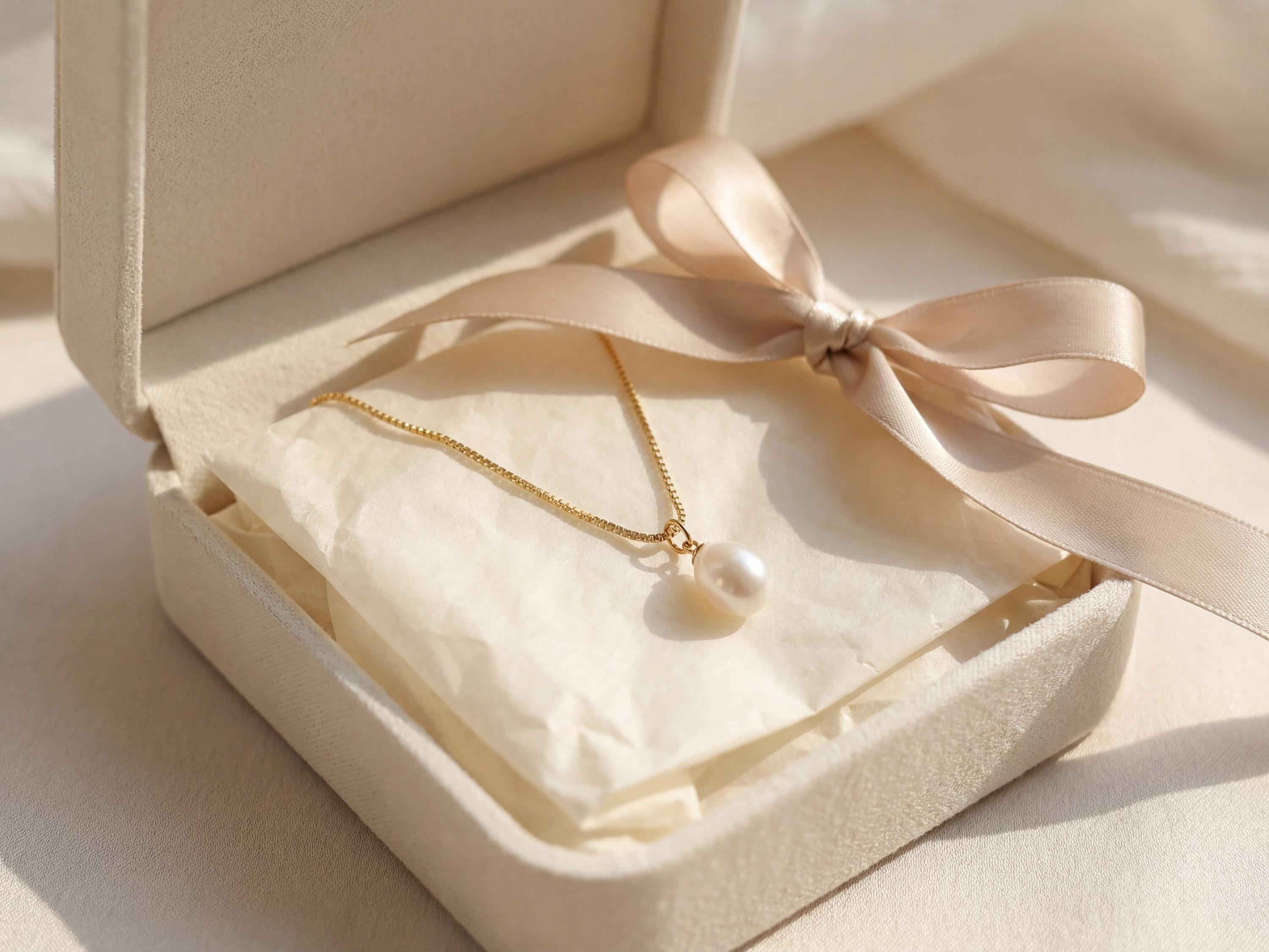 Pearl necklace listing image - Giftable packaging image