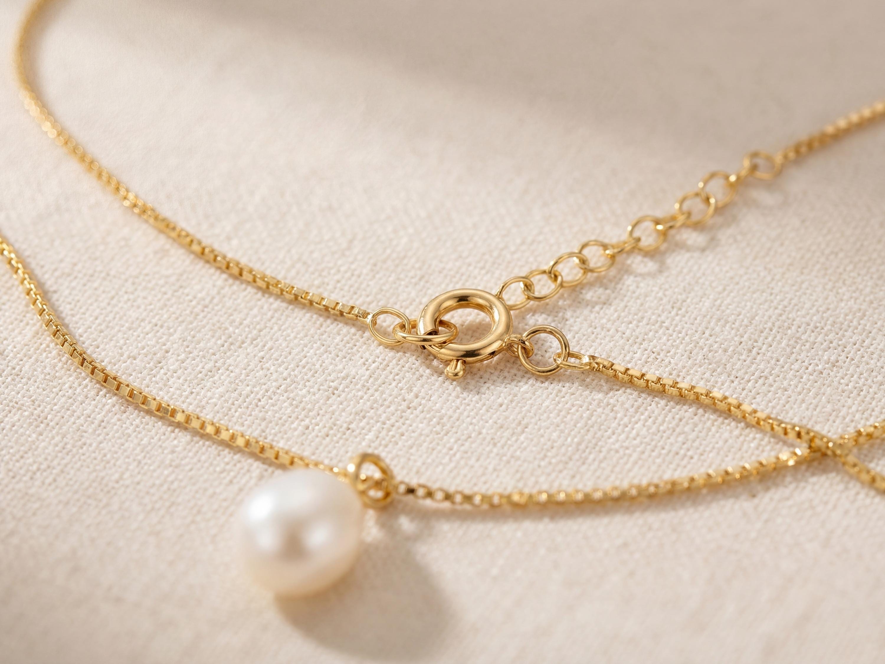 Pearl necklace listing image - Clasp and craftsmanship shot