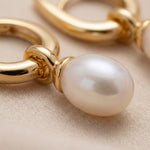 Pearl earrings listing image - Detail macro shot