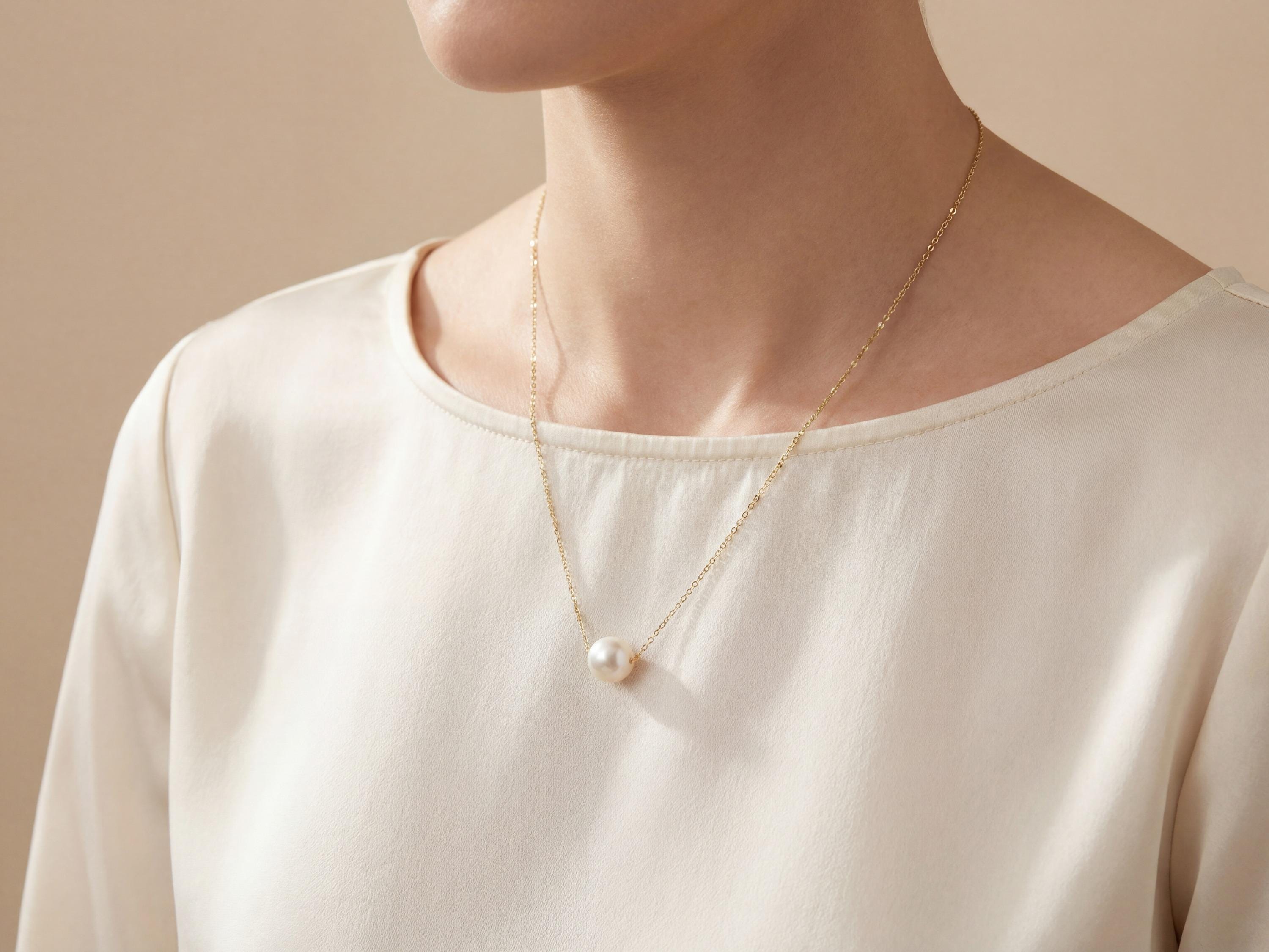 Pearl necklace listing image - Length and scale image