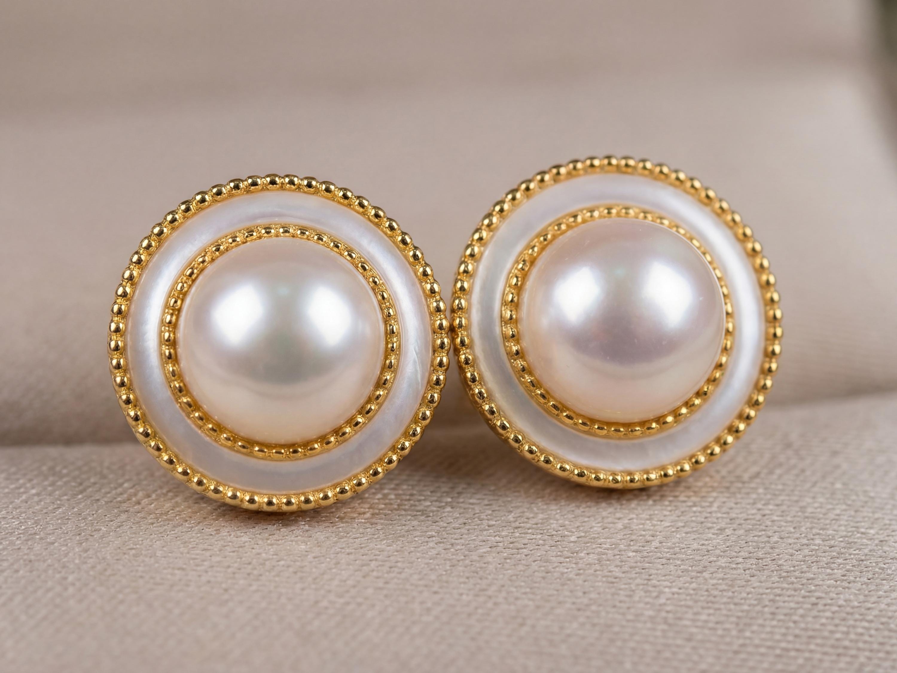 Pearl earrings listing image - Detail macro shot