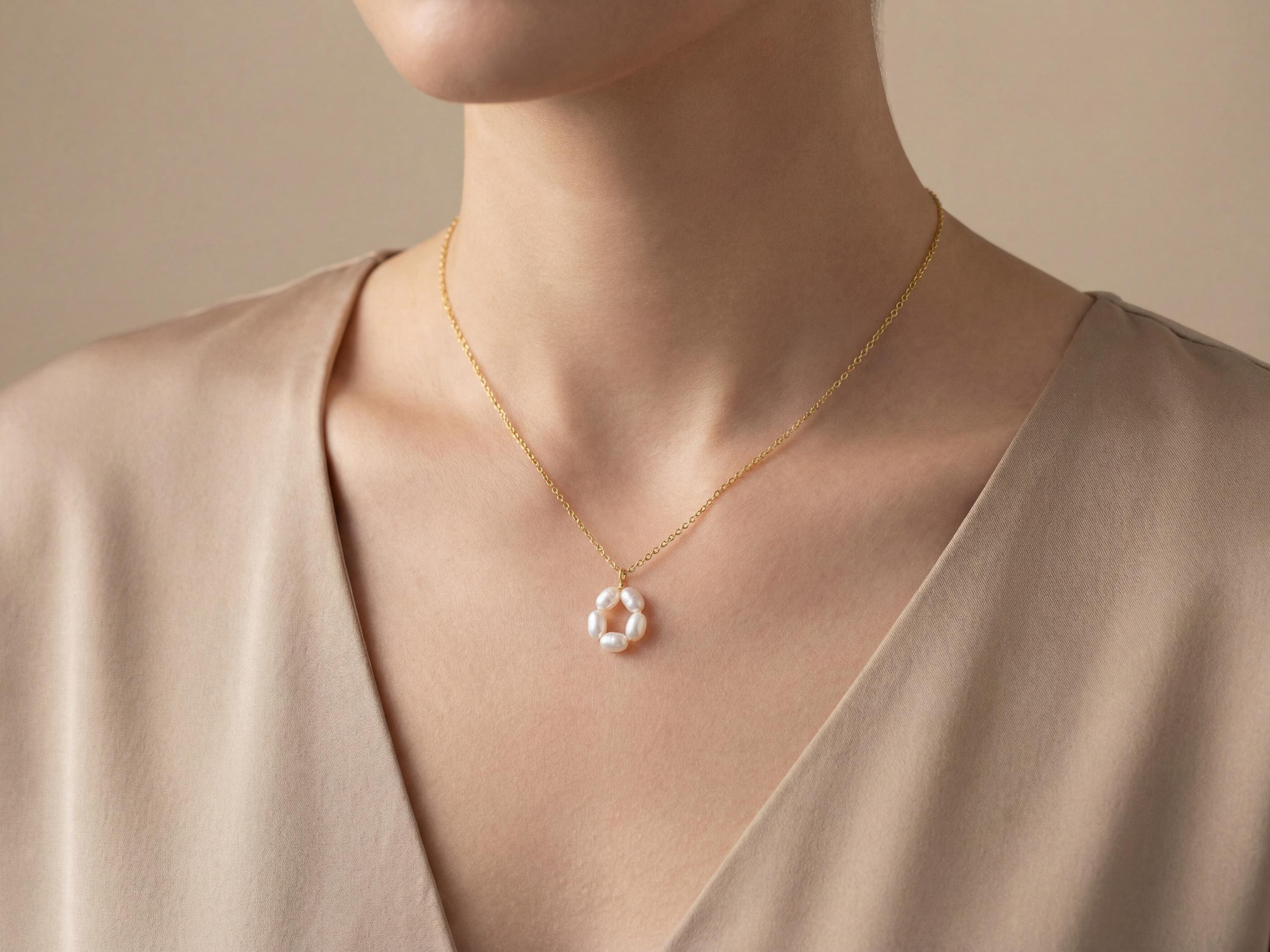 Pearl necklace listing image - Length and scale image