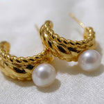 Pearl earrings listing image - Detail macro shot