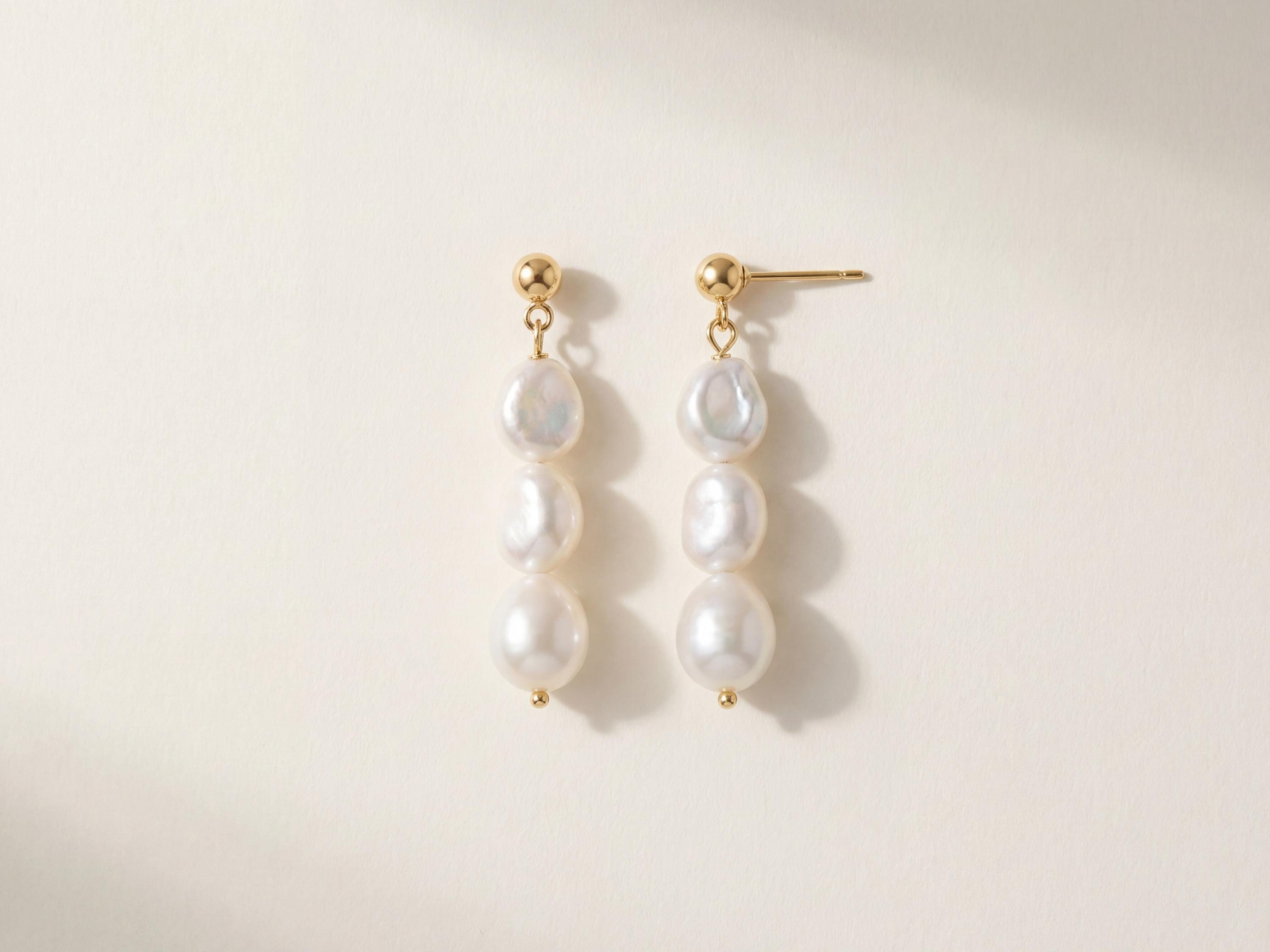 Pearl earrings listing image - Hero product shot