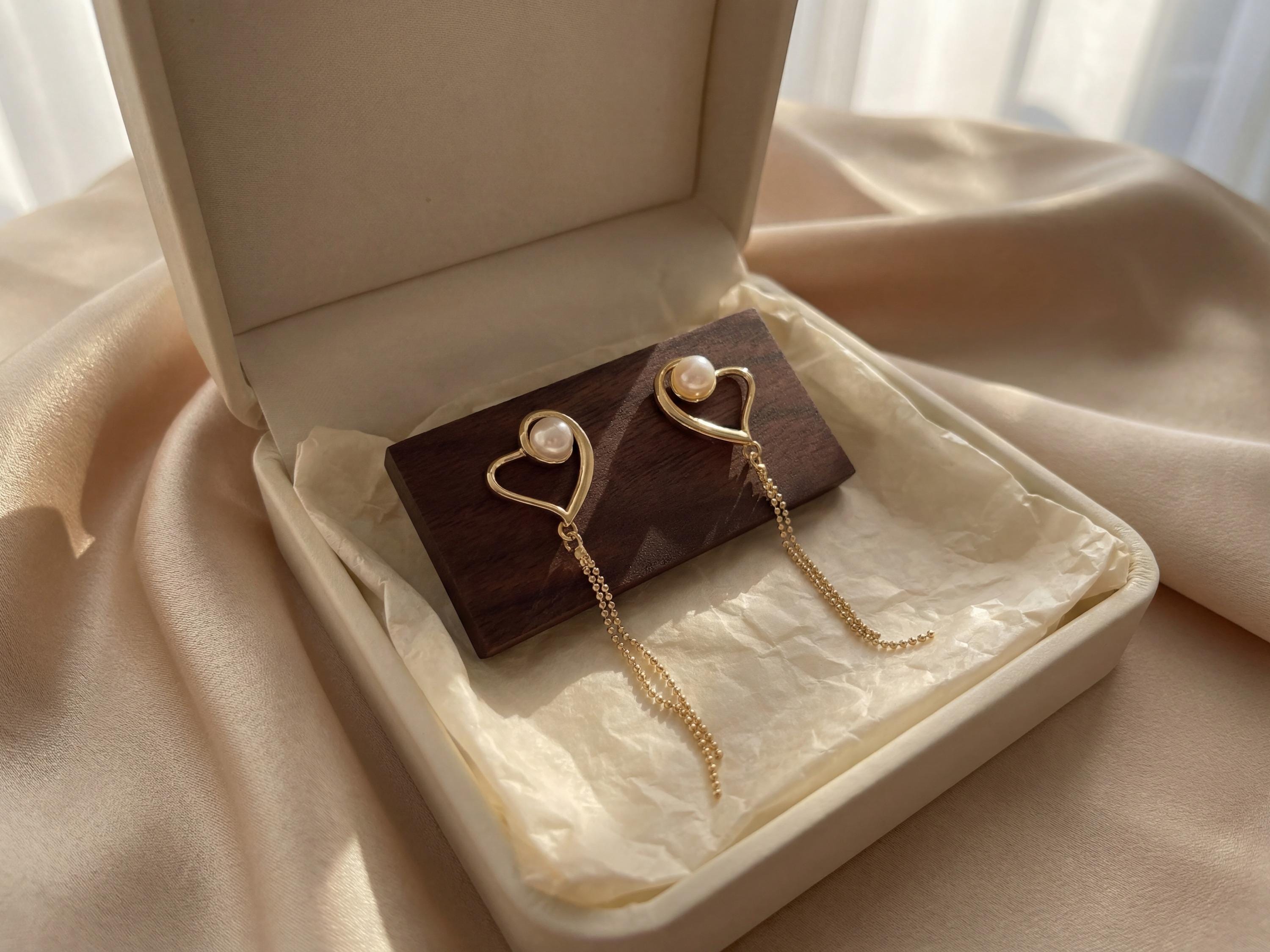 Pearl earrings listing image - Giftable lifestyle image