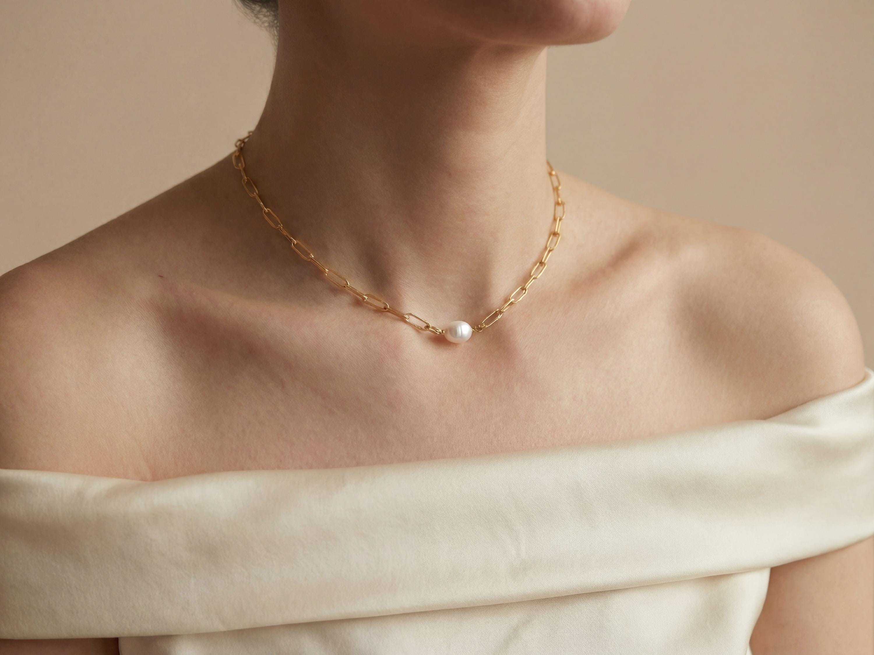 Pearl necklace listing image - Length and scale image
