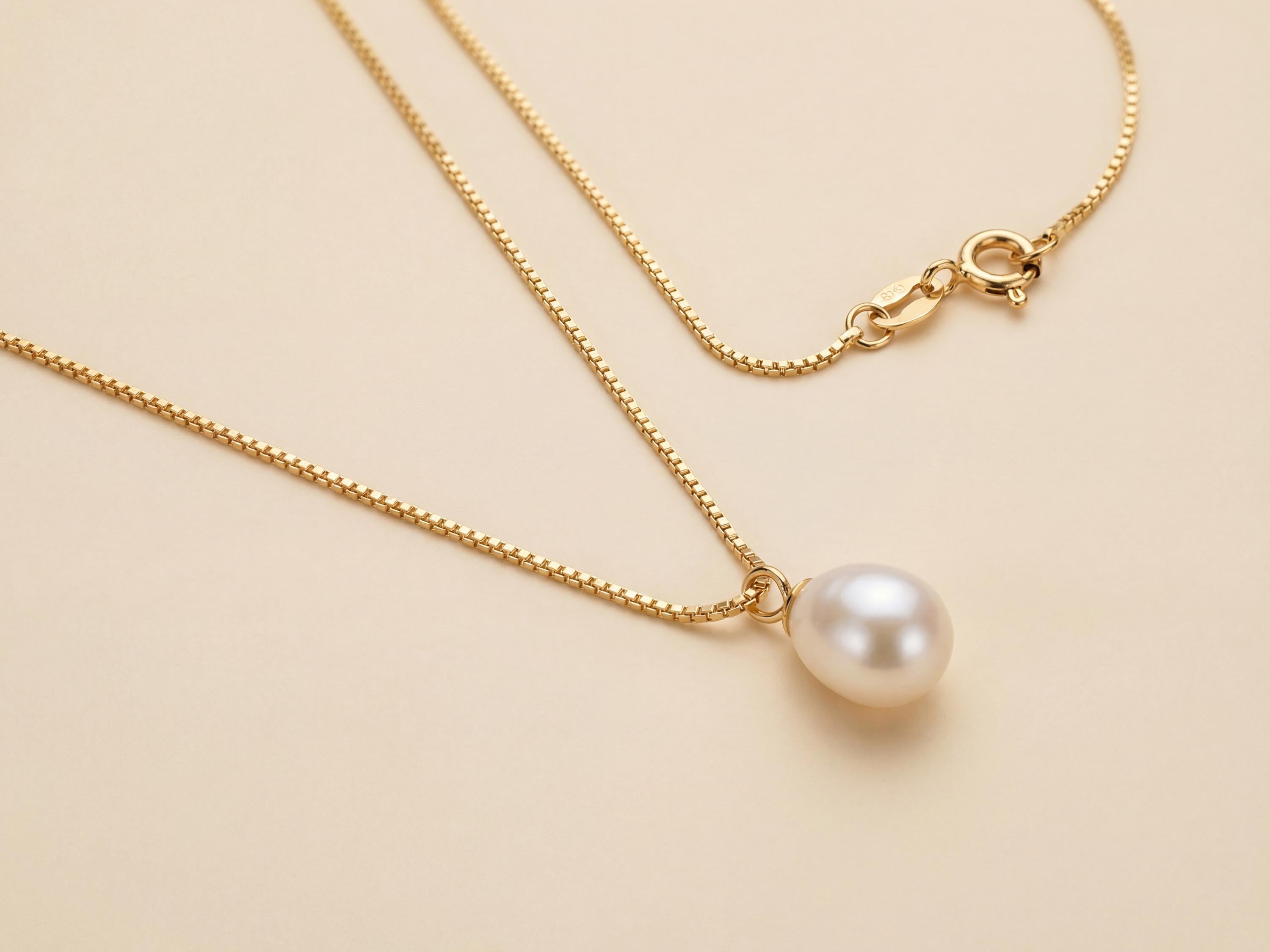 Pearl necklace listing image - Clean close-up product shot