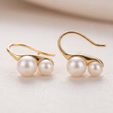 Pearl earrings listing image - Detail macro shot