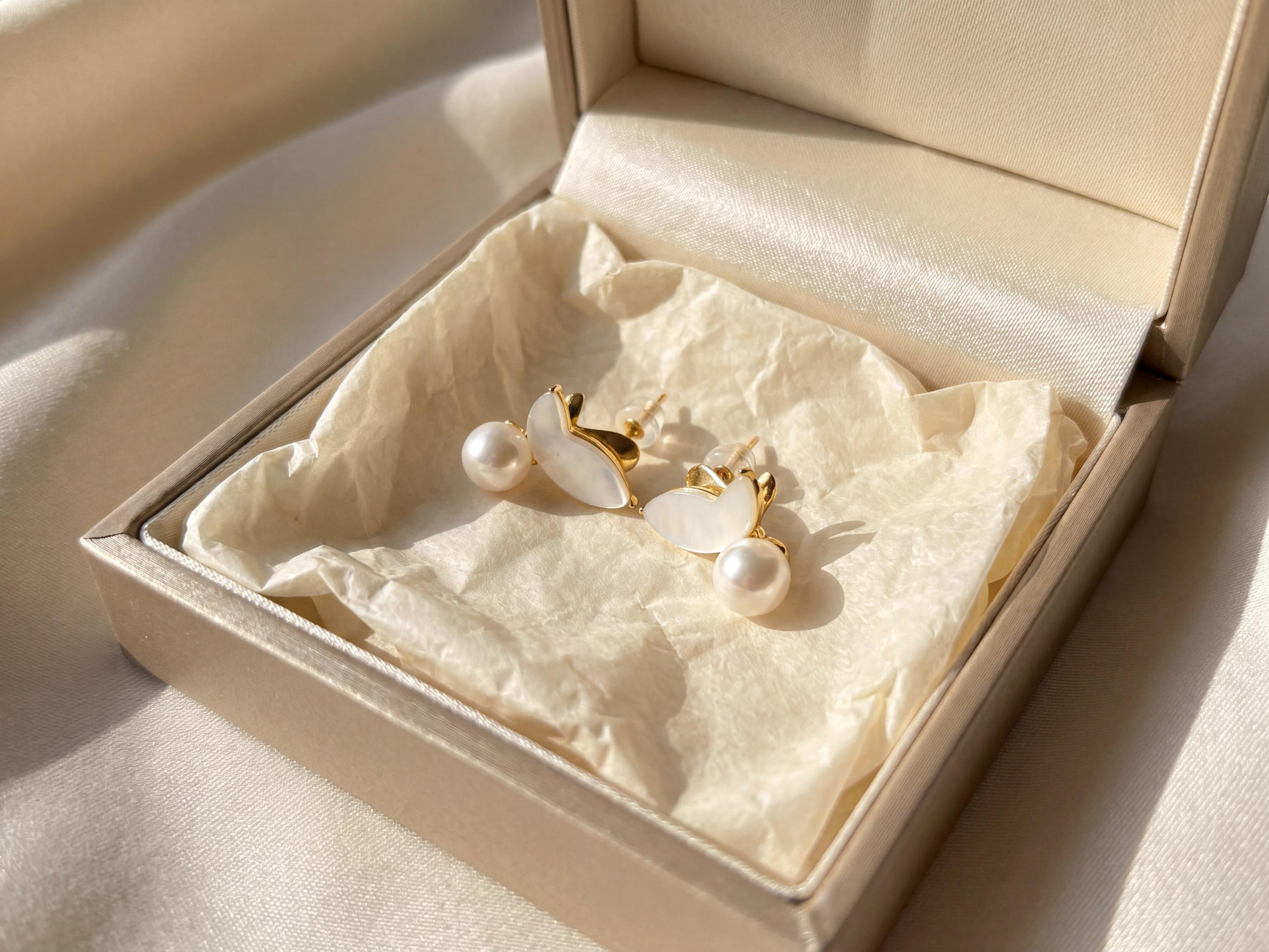 Pearl earrings listing image - Giftable lifestyle image