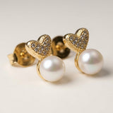 Pearl earrings listing image - Detail macro shot