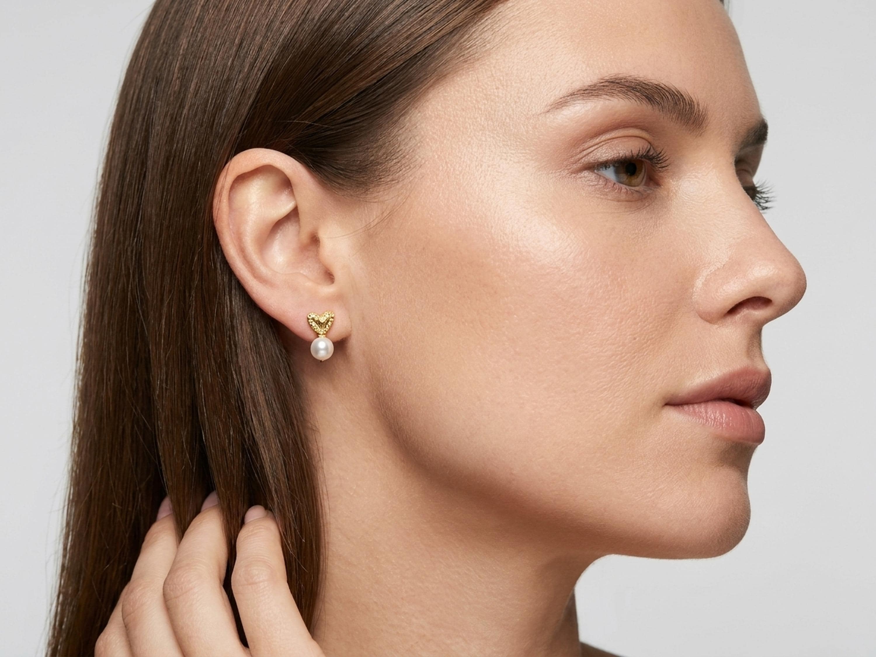 Pearl earrings listing image - Quiet luxury side profile