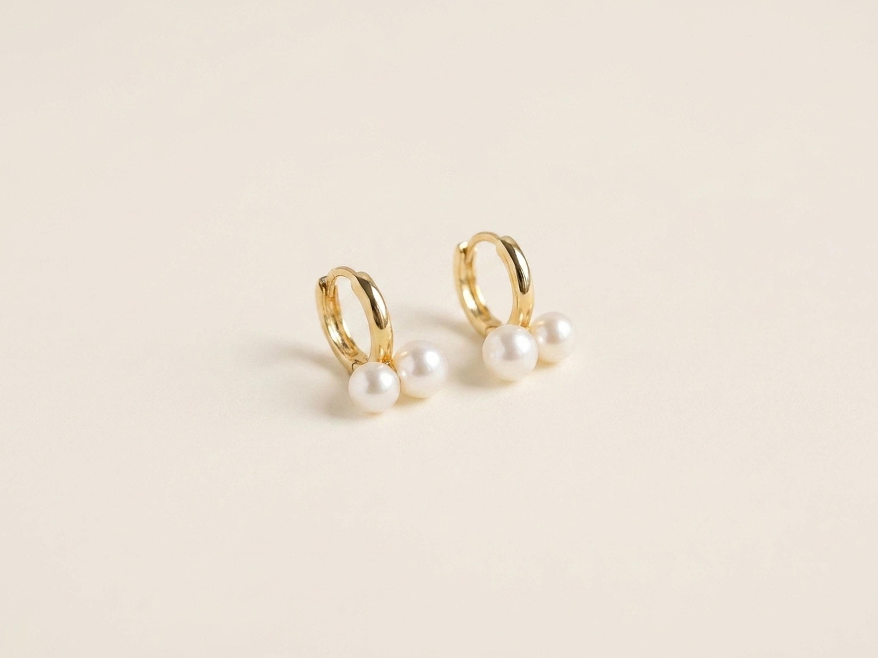 Pearl earrings listing image - Hero product shot