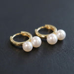 Pearl earrings listing image - Detail macro shot