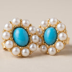 Pearl earrings listing image - Detail macro shot