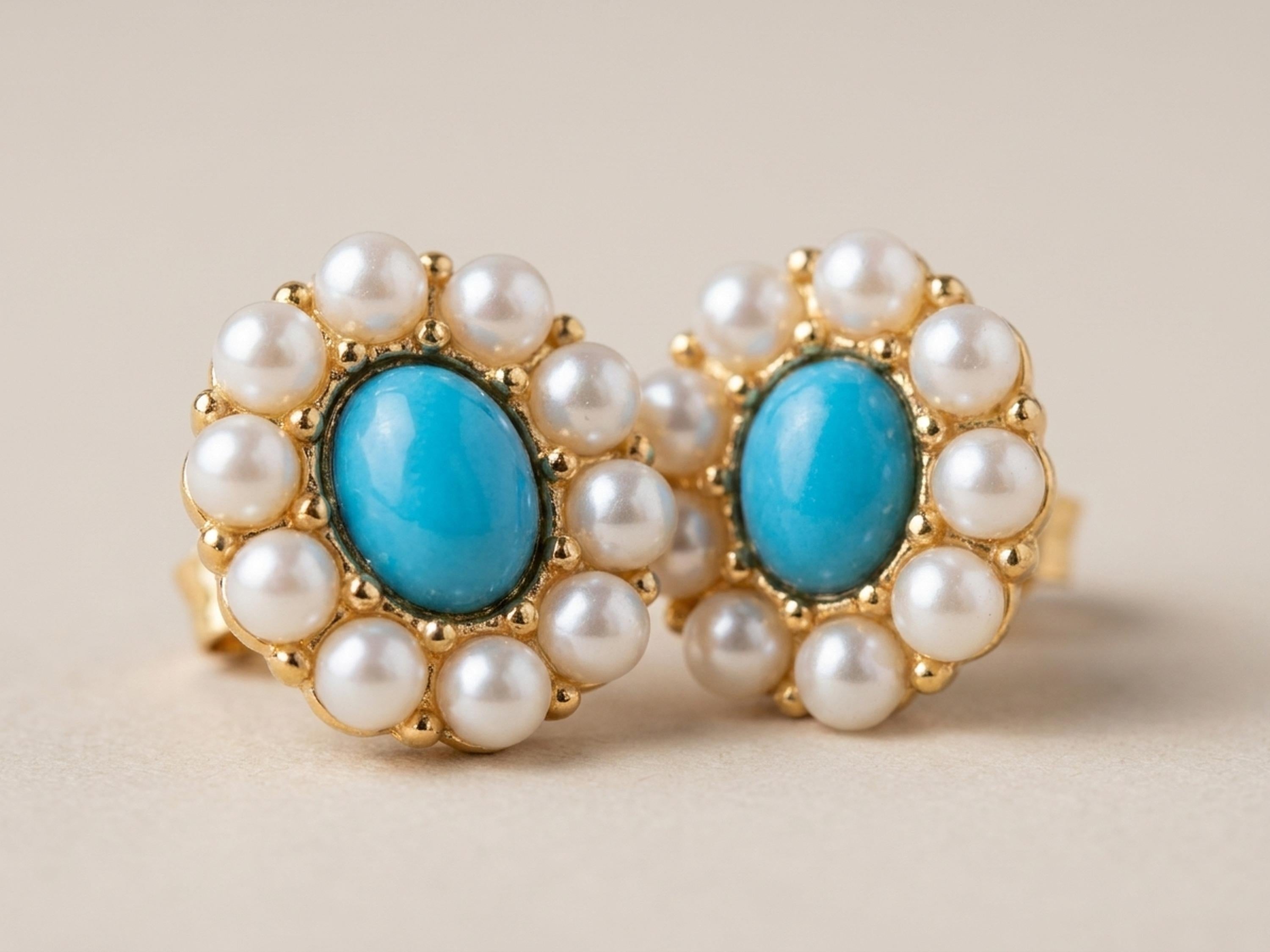 Pearl earrings listing image - Detail macro shot