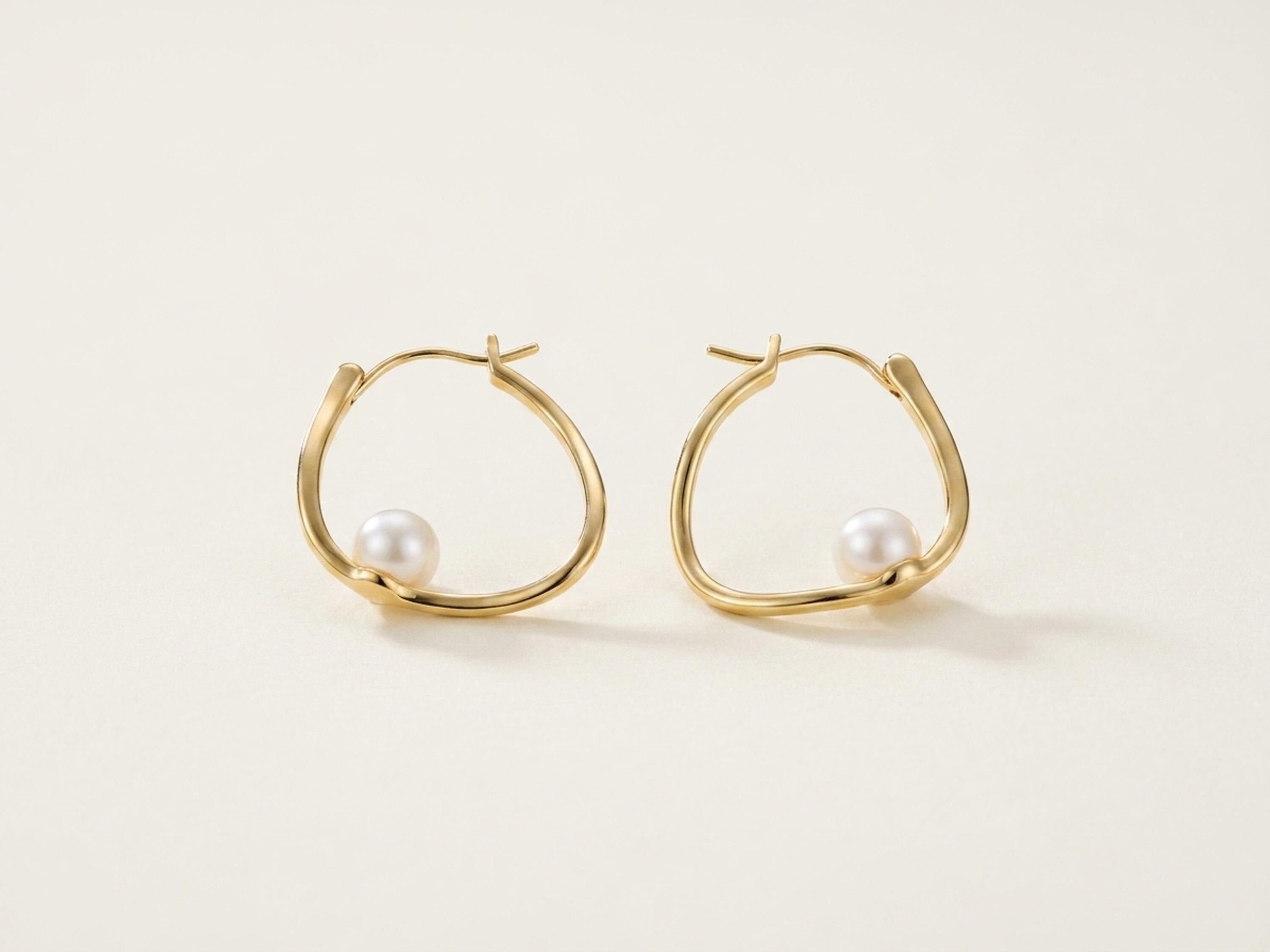 Pearl earrings listing image - Hero product shot