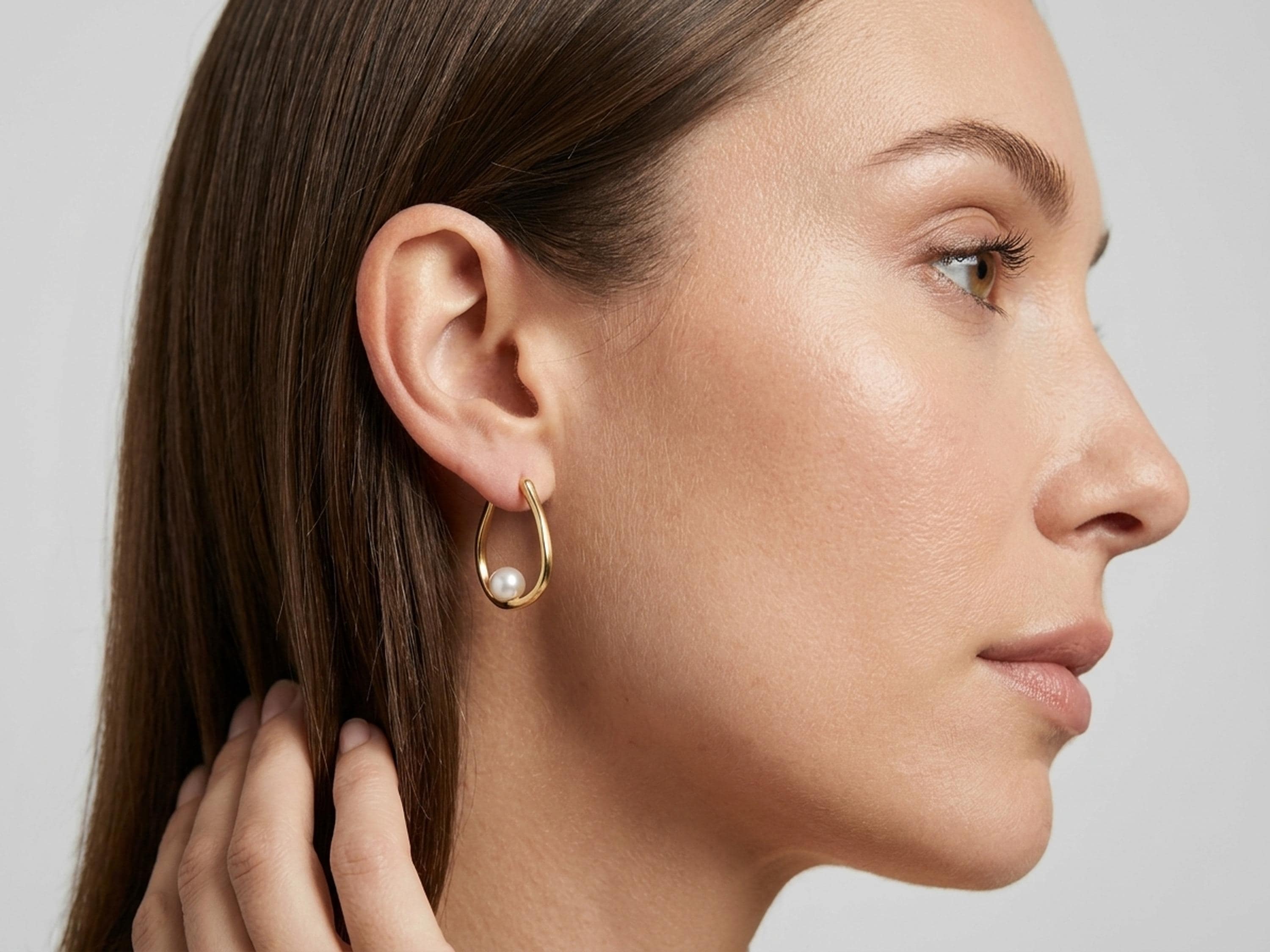 Pearl earrings listing image - Quiet luxury side profile