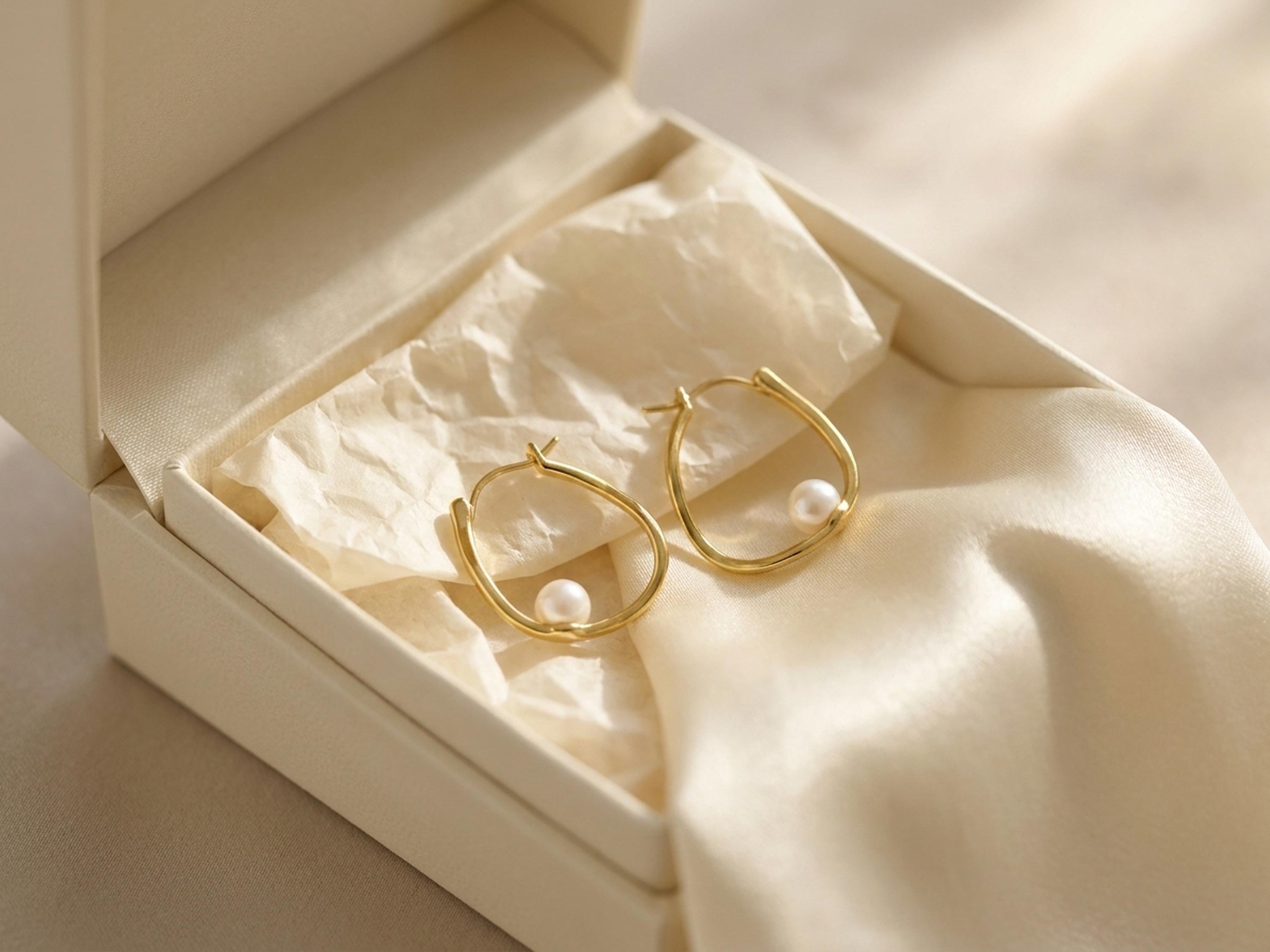 Pearl earrings listing image - Giftable lifestyle image