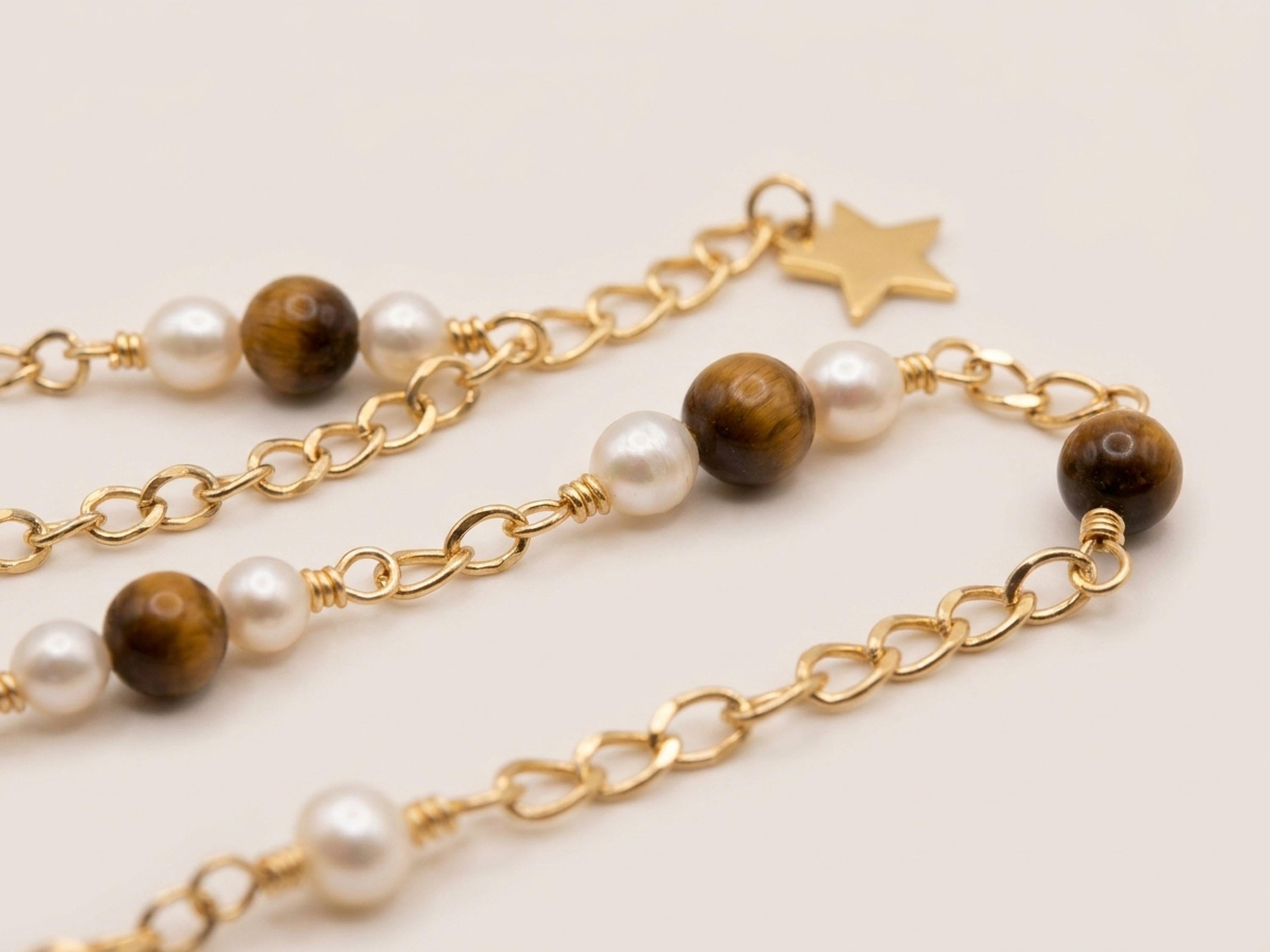 Pearl necklace listing image - Macro pearl detail