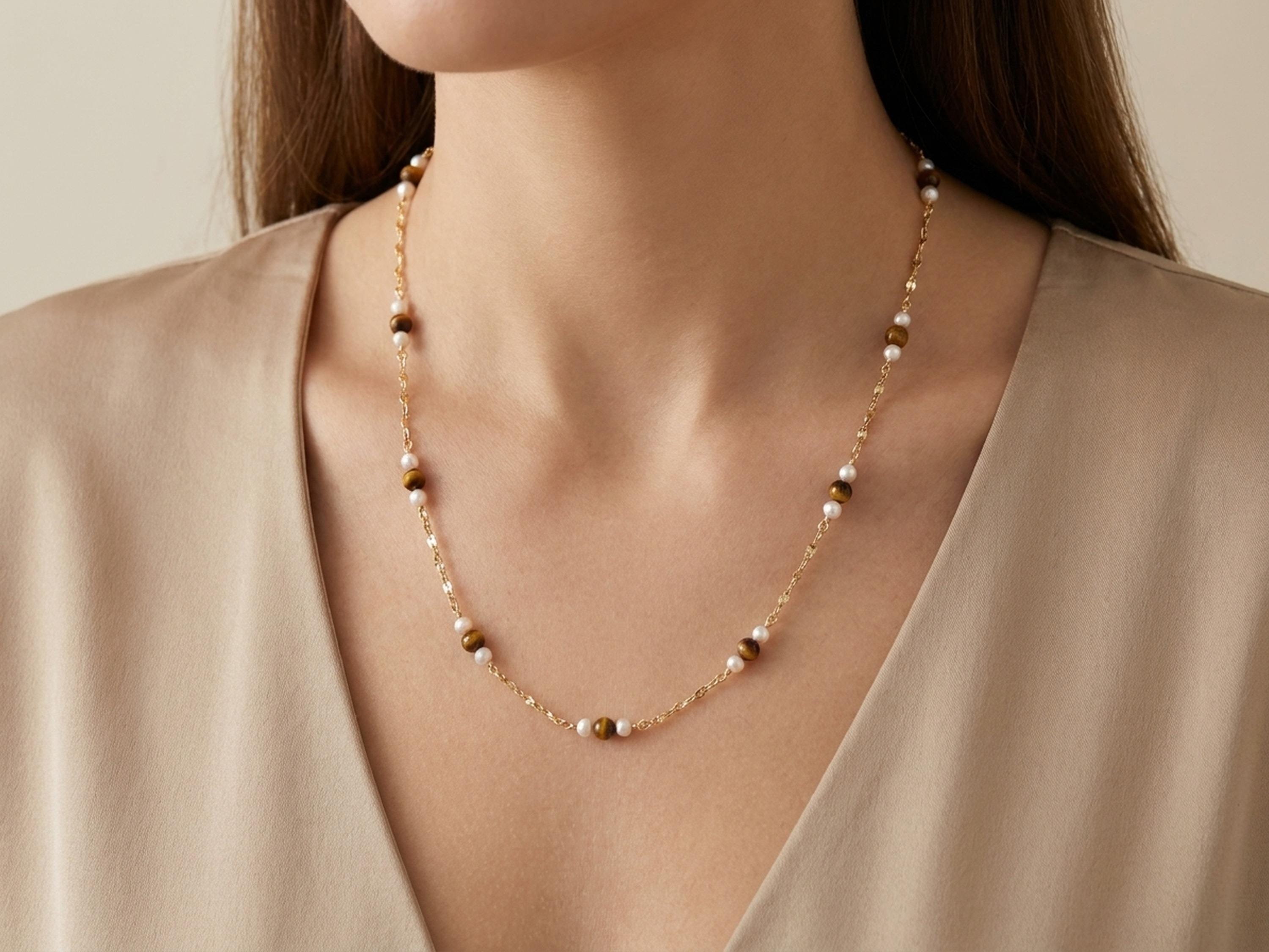 Pearl necklace listing image - Length and scale image